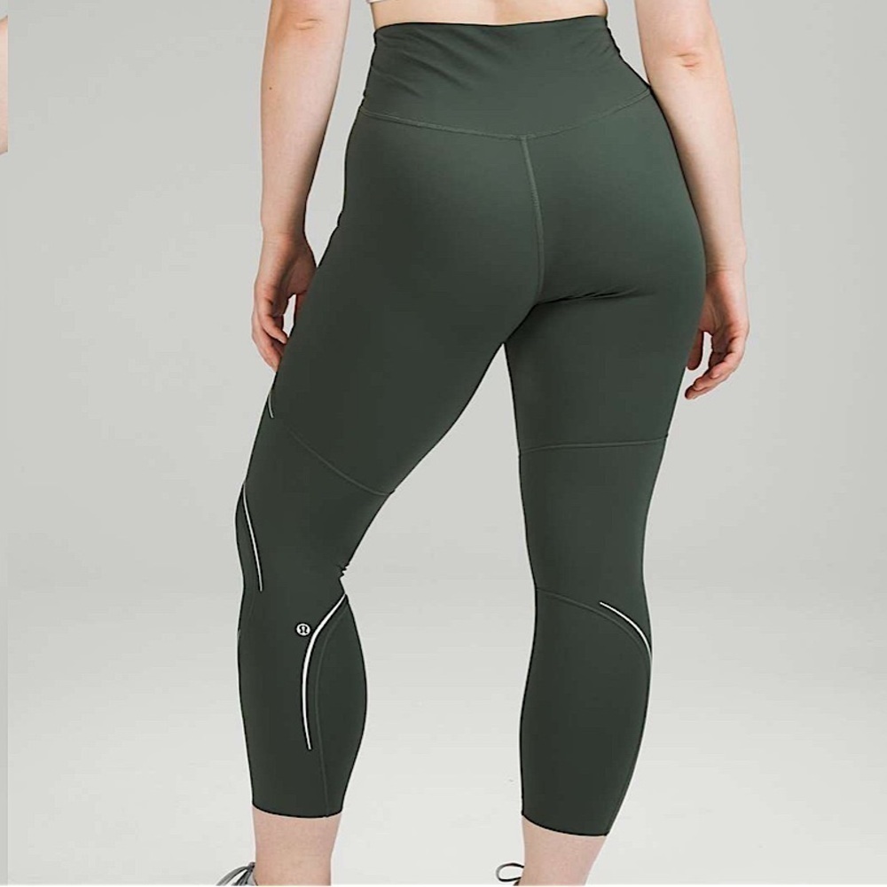Lululemon Base Pace High-Rise Reflective Tight 25"
Smoked Spruce Green 10‎